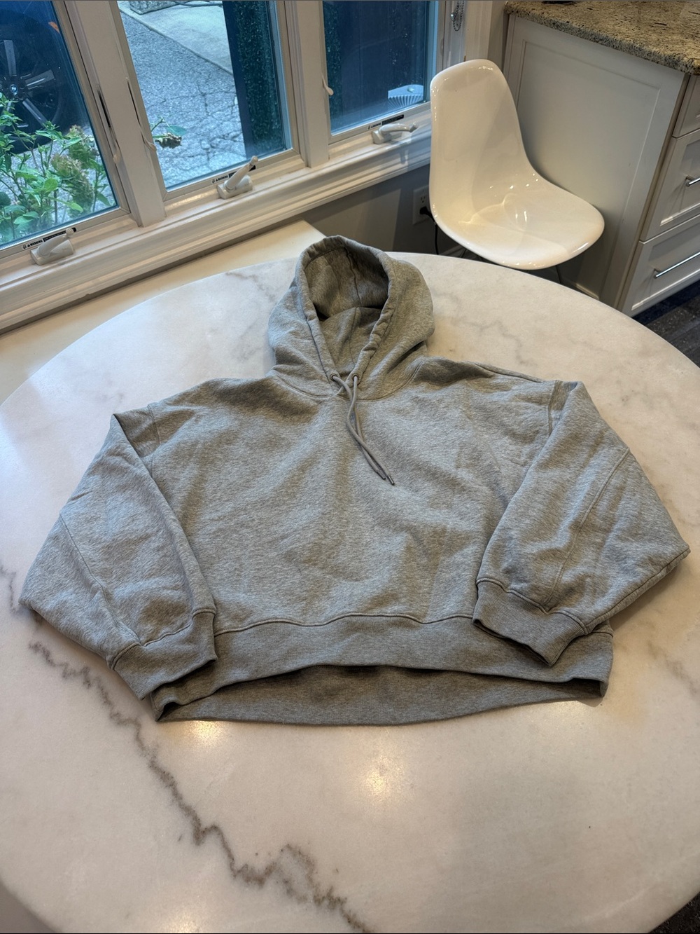 GAP women’s Light Gray Cropped Hoodie